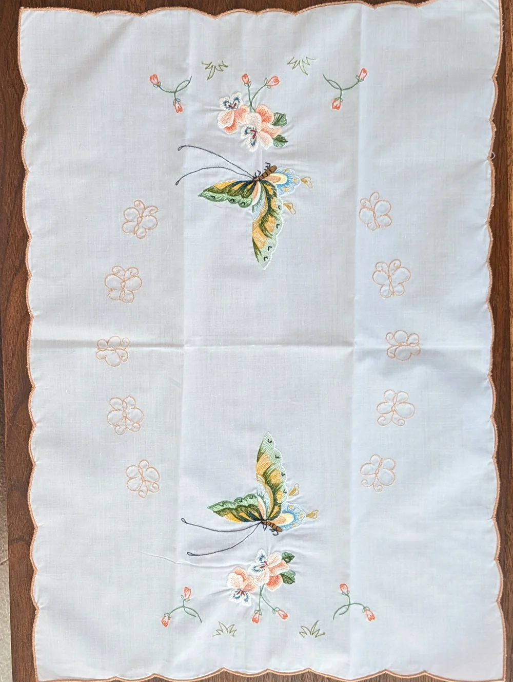 Vintage Lot Of 2 Handmade Embroidered Placemats Napkins Scalloped Butterfly